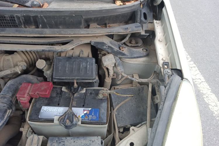 Used Nissan Livina 2010 Jingyue Edition 1.6L Automatic XuanNeng Model Engine Bay Left