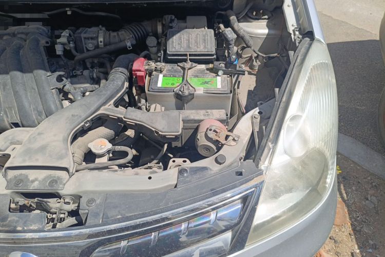 Used Nissan Livina 2010 Jingyue Edition 1.6L Automatic All-in-One Model Engine Bay Left