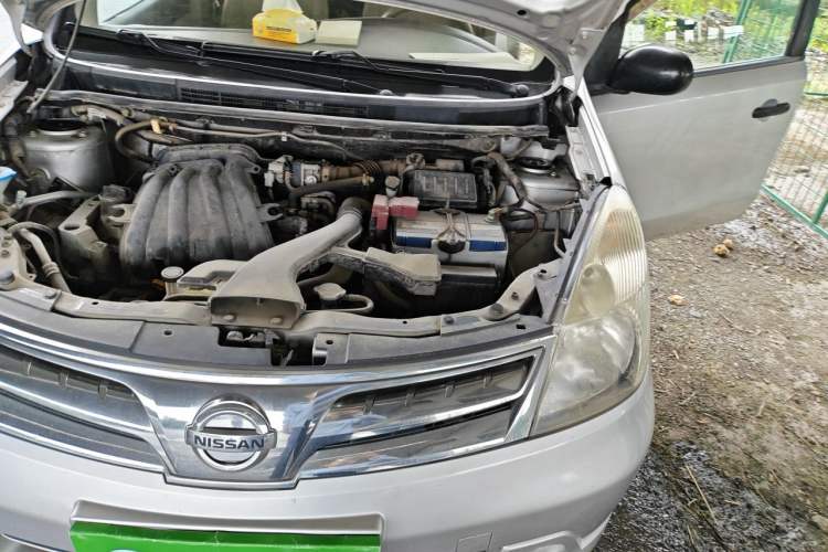 Used Nissan Livina 2010 Jingyue Edition 1.6L Manual All-Around Model Engine Bay Left
