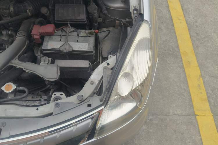 Used Nissan Livina 2010 Jingyue Edition 1.6L Automatic Supercharged Model Engine Bay Left