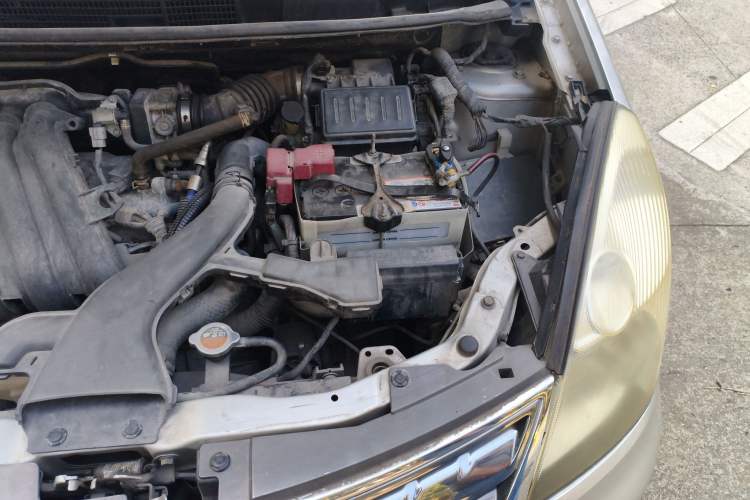 Used Nissan Livina 2010 Jingyue Edition 1.6L Automatic All-in-One Model Engine Bay Left