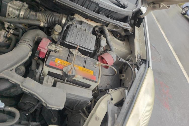 Used Nissan Livina 2010 Jingyue Edition 1.6L Automatic All-in-One Model Engine Bay Left