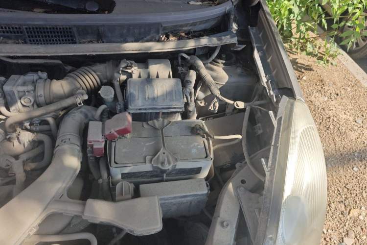 Used Nissan Livina 2010 JINRUI Edition 1.6L Automatic Standard Model Engine Bay Left