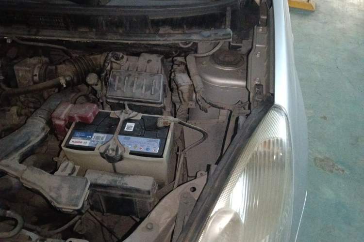 Used Nissan Livina 2010 Jingyue Edition 1.6L Automatic Supercharged Model Engine Bay Left