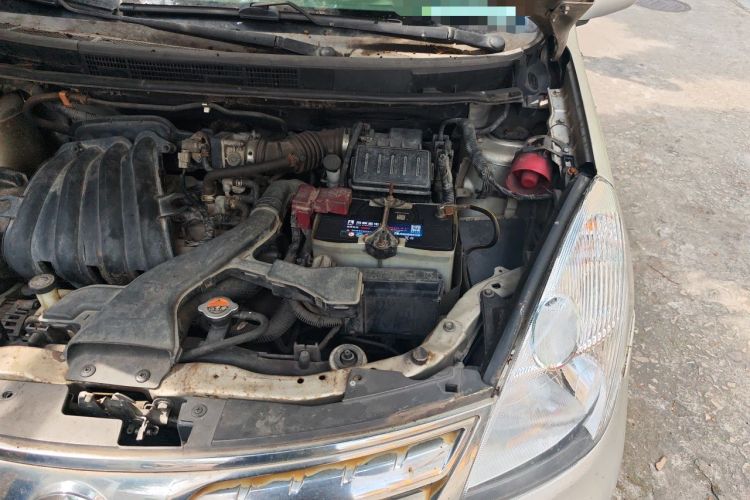 Used Nissan Livina 2010 Jingyue Edition 1.6L Manual All-Around Model Engine Bay Left