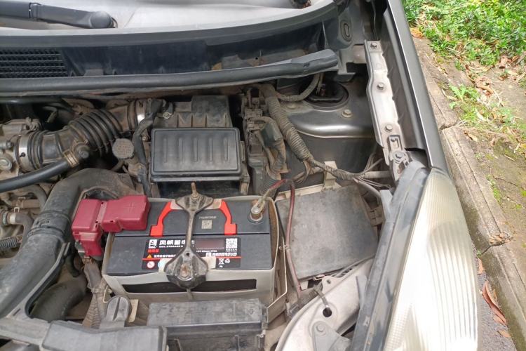 Used Nissan Livina 2010 JINRUI Edition 1.6L Automatic Standard Model Engine Bay Left