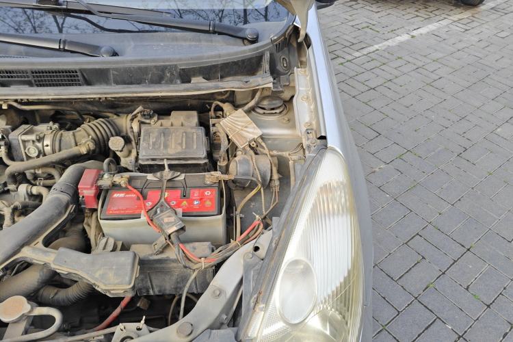 Used Nissan Livina 2010 Jingyue Edition 1.6L Manual All-Around Model Engine Bay Left