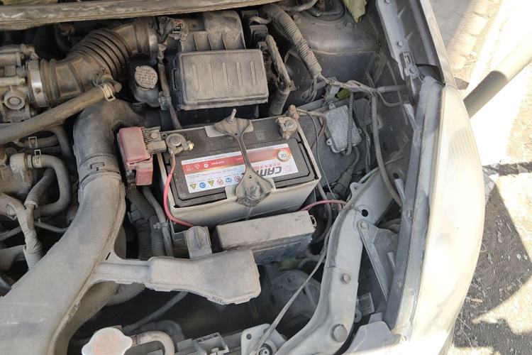Used Nissan Livina 2010 Jingrui Edition 1.6L Manual Standard Model Engine Bay Left