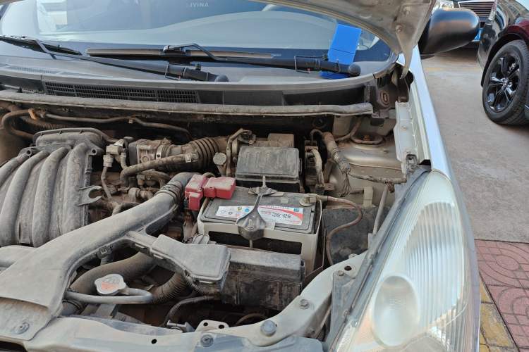 Used Nissan Livina 2010 Jingyue Edition 1.6L Manual All-Around Model Engine Bay Left
