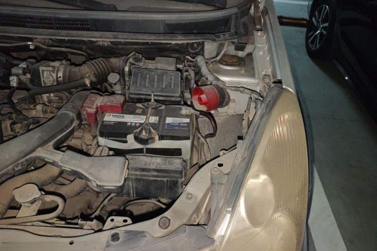 Used Nissan Livina 2010 Jingrui Edition 1.6L Manual Standard Model Engine Bay Left