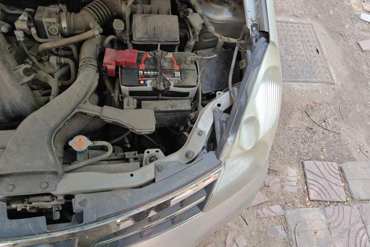 Used Nissan Livina 2010 JINRUI Edition 1.6L Automatic Standard Model Engine Bay Left