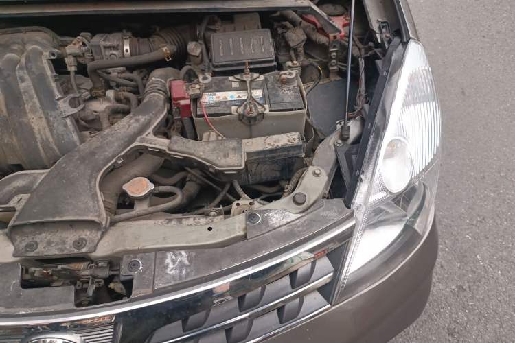 Used Nissan Livina 2010 Jingrui Edition 1.6L Automatic Smart High-End Model Engine Bay Left
