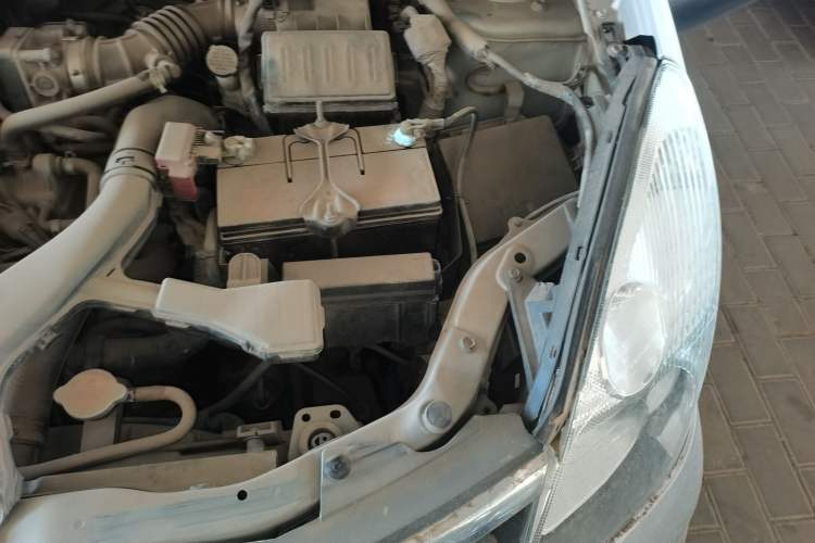 Used Nissan Livina 2010 Jingrui Edition 1.6L Automatic Smart Model Engine Bay Left
