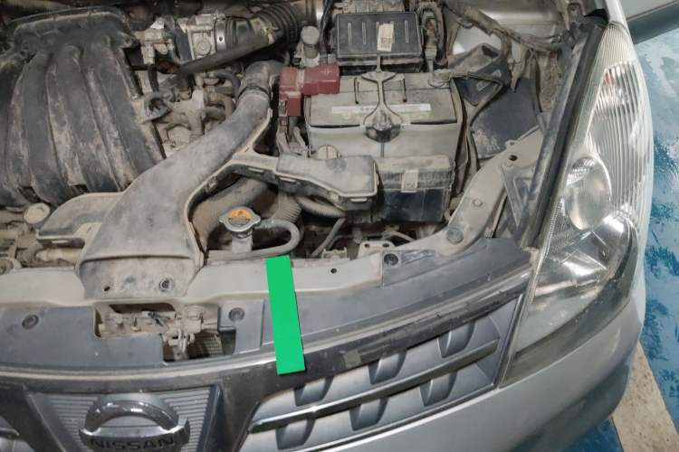 Used Nissan Livina 2010 Jingrui Edition 1.6L Manual Standard Model Engine Bay Left