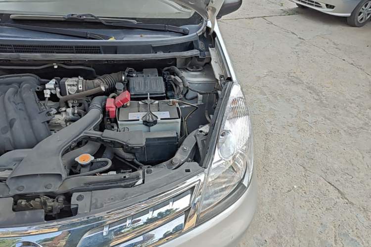 Used Nissan Livina 2010 Jingyue Edition 1.6L Automatic All-in-One Model Engine Bay Left