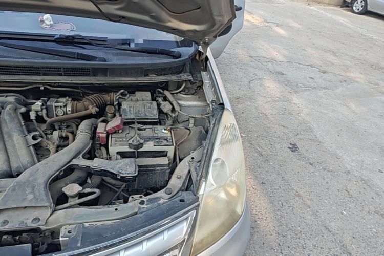 Used Nissan Livina 2010 Jingyue Edition 1.6L Automatic All-in-One Model Engine Bay Left