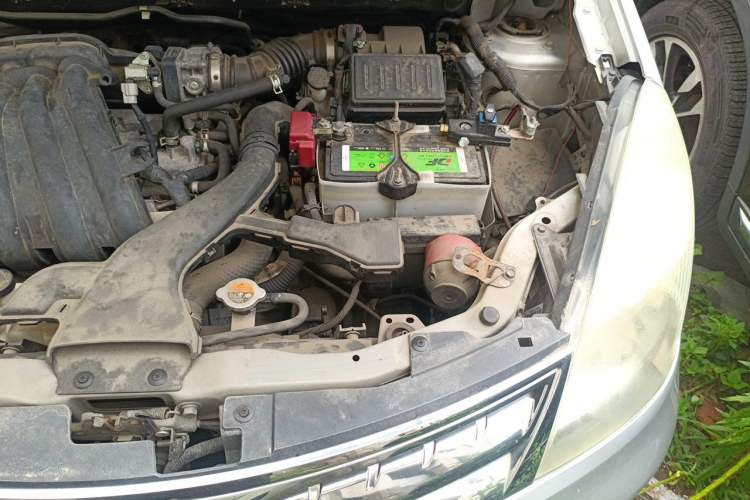 Used Nissan Livina 2010 Jingyue Edition 1.6L Automatic All-in-One Model Engine Bay Left