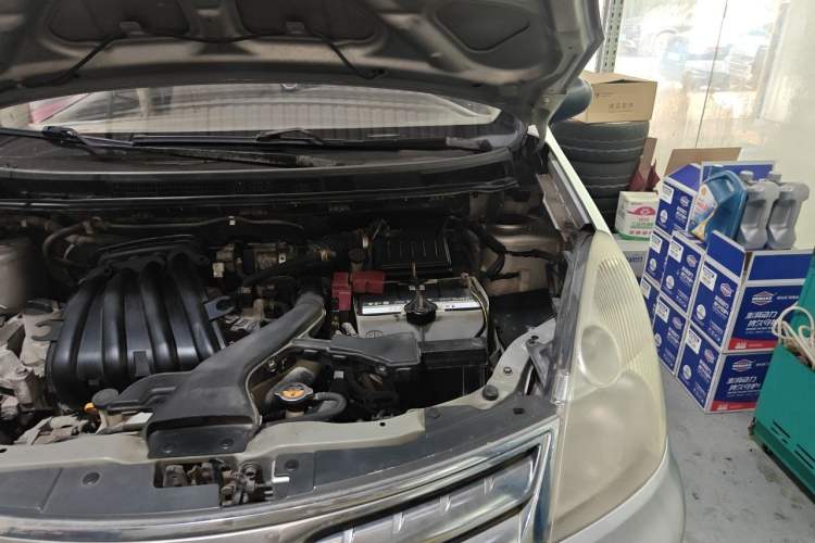 Used Nissan Livina 2010 Jingyue Edition 1.6L Automatic All-in-One Model Engine Bay Left