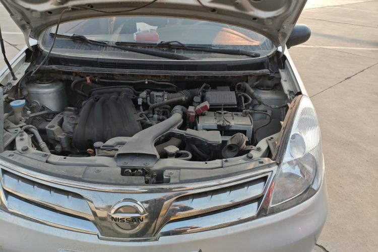 Used Nissan Livina 2010 Jingyue Edition 1.6L Manual All-Around Model Engine Bay Left