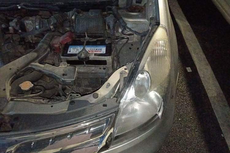 Used Nissan Livina 2010 Jingyue Edition 1.6L Automatic All-in-One Model Engine Bay Left