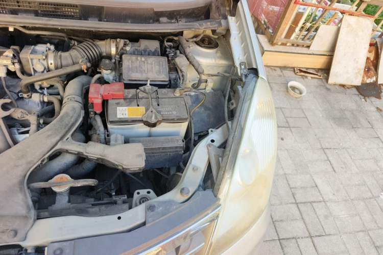 Used Nissan Livina 2010 Jingrui Edition 1.6L Automatic Smart Model Engine Bay Left