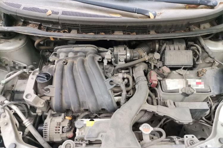 Used Nissan Livina 2010 Jingyue Edition 1.6L Manual All-Around Model Engine Bay