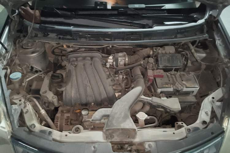 Used Nissan Livina 2010 Jingrui Edition 1.6L Manual Standard Model Engine Bay