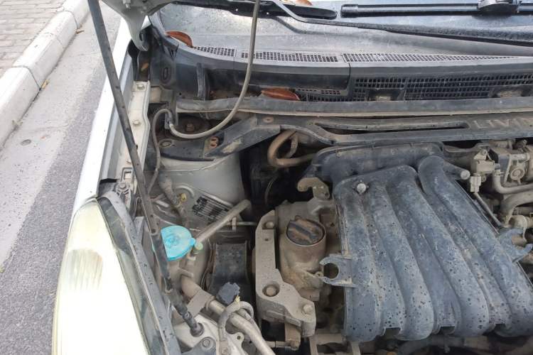 Used Nissan Livina 2010 Jingyue Edition 1.6L Automatic XuanNeng Model Engine Bay Right
