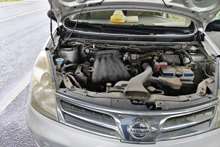 Used Nissan Livina 2010 Jingyue Edition 1.6L Manual All-Around Model Engine Bay Right