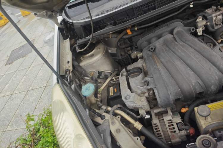 Used Nissan Livina 2010 Jingyue Edition 1.6L Automatic All-in-One Model Engine Bay Right