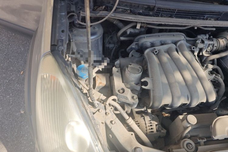 Used Nissan Livina 2010 JINRUI Edition 1.6L Automatic Standard Model Engine Bay Right