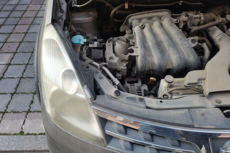 Used Nissan Livina 2010 Jingrui Edition 1.6L Manual Standard Model Engine Bay Right