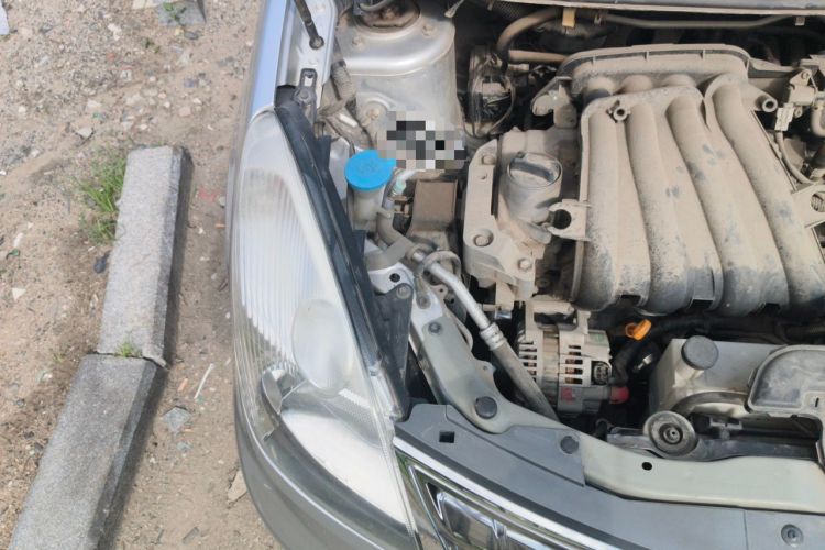 Used Nissan Livina 2010 Jingyue Edition 1.6L Manual All-Around Model Engine Bay Right
