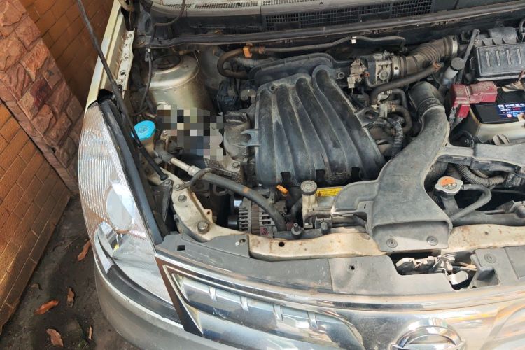 Used Nissan Livina 2010 Jingyue Edition 1.6L Manual All-Around Model Engine Bay Right