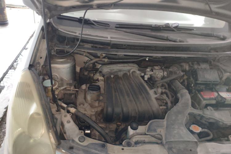 Used Nissan Livina 2010 Jingyue Edition 1.6L Manual All-Around Model Engine Bay Right