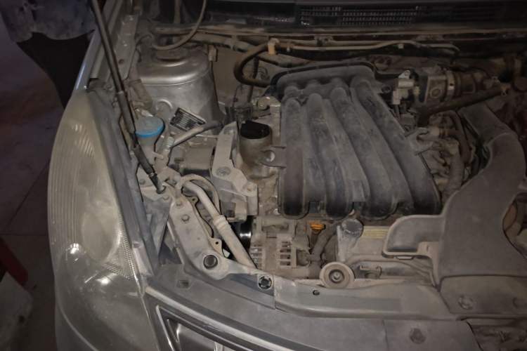 Used Nissan Livina 2010 Jingyue Edition 1.6L Manual All-Around Model Engine Bay Right