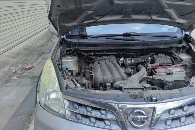 Used Nissan Livina 2010 Jingrui Edition 1.6L Manual Standard Model Engine Bay Right