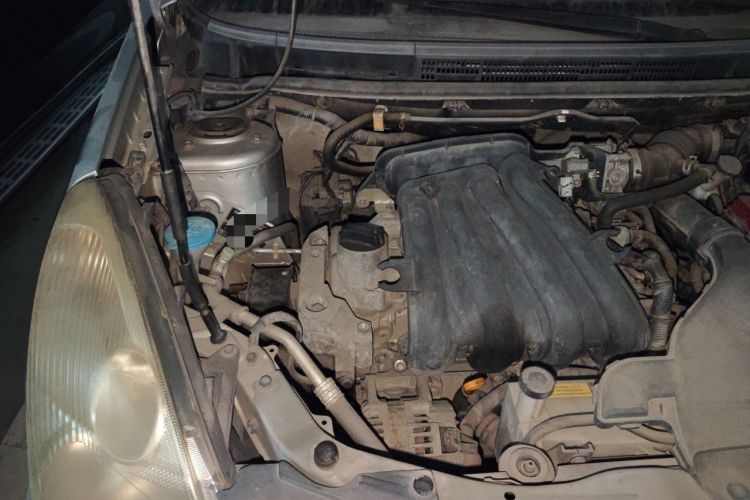 Used Nissan Livina 2010 Jingrui Edition 1.6L Manual Standard Model Engine Bay Right