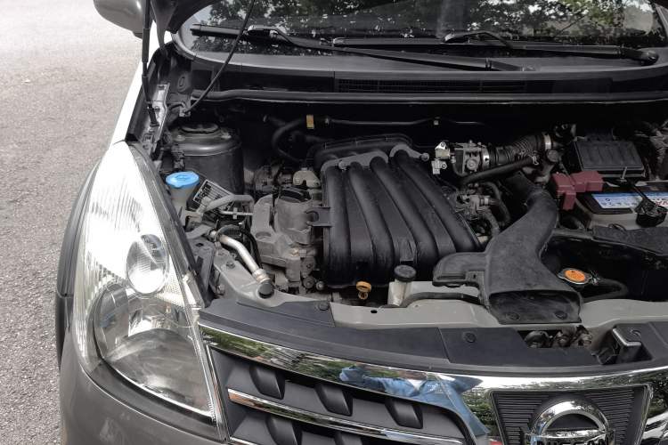 Used Nissan Livina 2010 Jingrui Edition 1.6L Automatic Smart High-End Model Engine Bay Right