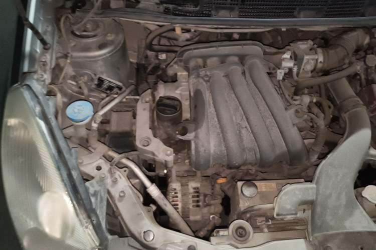 Used Nissan Livina 2010 Jingrui Edition 1.6L Manual Standard Model Engine Bay Right
