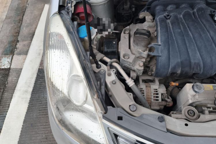 Used Nissan Livina 2010 Jingyue Edition 1.6L Automatic All-in-One Model Engine Bay Right