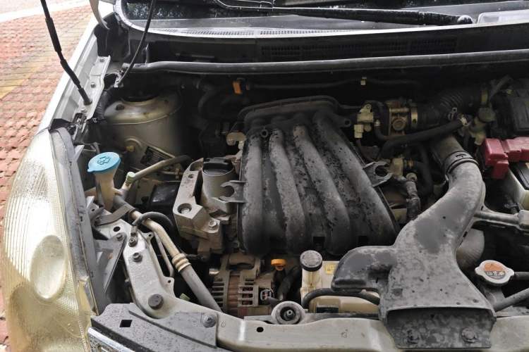 Used Nissan Livina 2010 Jingyue Edition 1.6L Manual Supercharged Model Engine Bay Right