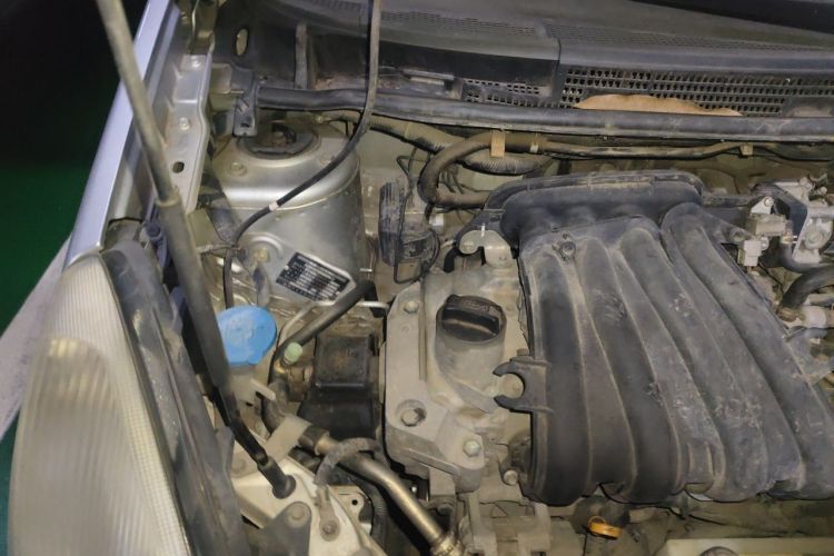 Used Nissan Livina 2010 Jingyue Edition 1.6L Automatic All-in-One Model Engine Bay Right