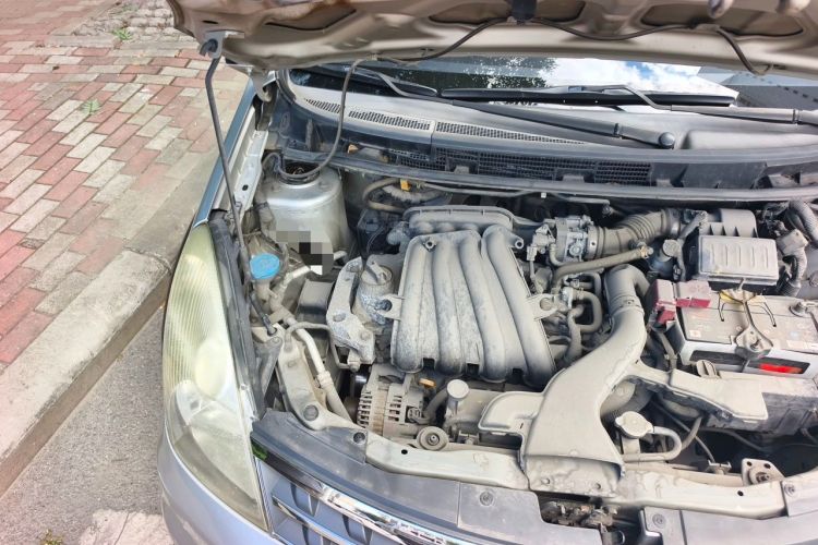 Used Nissan Livina 2010 JINRUI Edition 1.6L Automatic Standard Model Engine Bay Right
