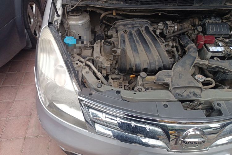 Used Nissan Livina 2010 Jingyue Edition 1.6L Manual All-Around Model Engine Bay Right