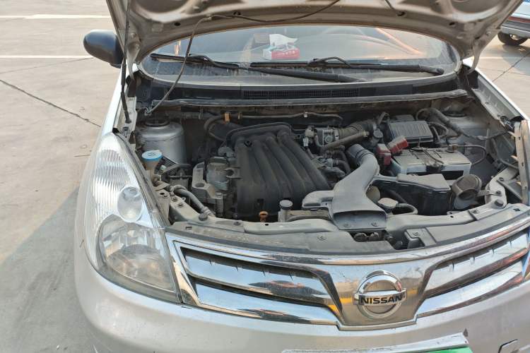 Used Nissan Livina 2010 Jingyue Edition 1.6L Manual All-Around Model Engine Bay Right