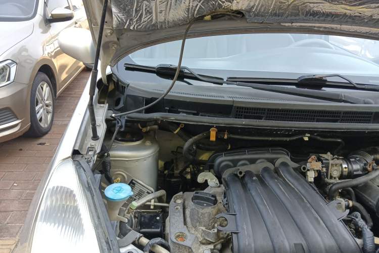 Used Nissan Livina 2010 Jingyue Edition 1.6L Automatic All-in-One Model Engine Bay Right