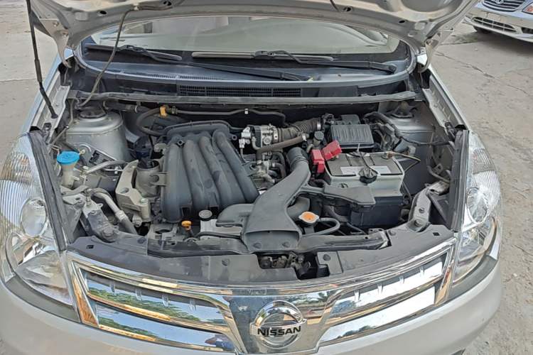 Used Nissan Livina 2010 Jingyue Edition 1.6L Automatic All-in-One Model Engine Bay