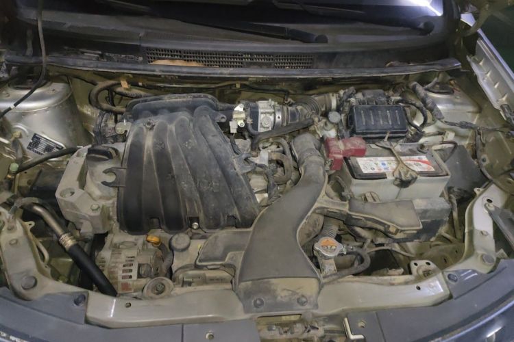 Used Nissan Livina 2010 Jingyue Edition 1.6L Automatic All-in-One Model Engine Bay
