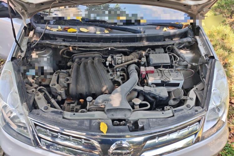 Used Nissan Livina 2010 Jingyue Edition 1.6L Manual All-Around Model Engine Bay